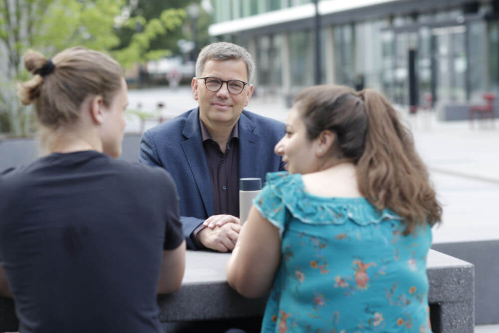 Oberbürgermeisterkandidat Becher im Gespräch